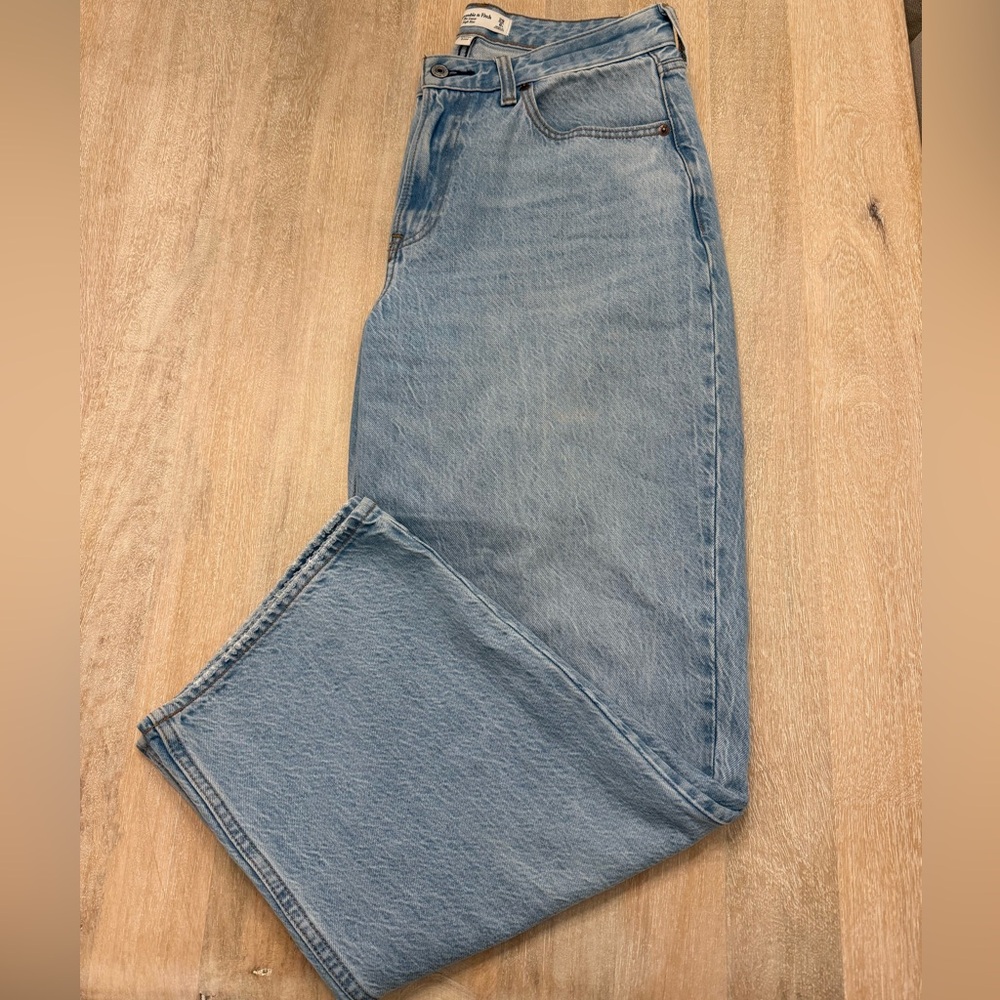 Abercrombie & Fitch Curve Love High Rise Loose Jean